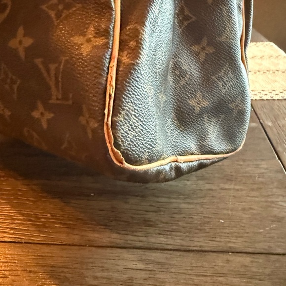 Authentic Louis Vuitton speedy - Picture 14 of 16